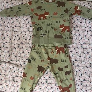 Green H&M matching set. Size 2T boys.